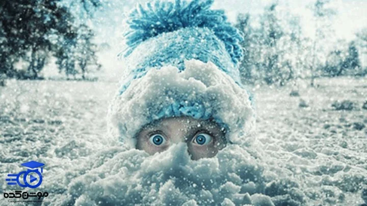 تصویر یک دختر در برف که به کمک نرم افزار فتوشاپ درست شده است 